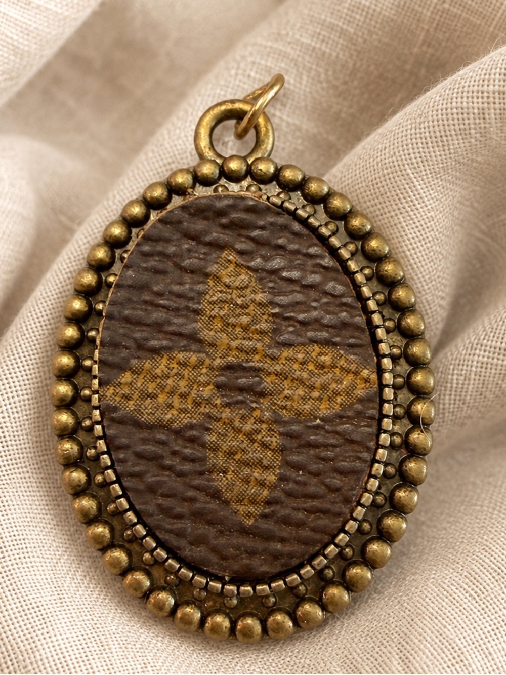 Vintage Gold Tone Oval Pendant Brown Fleur De Lis Statement Necklace Floral